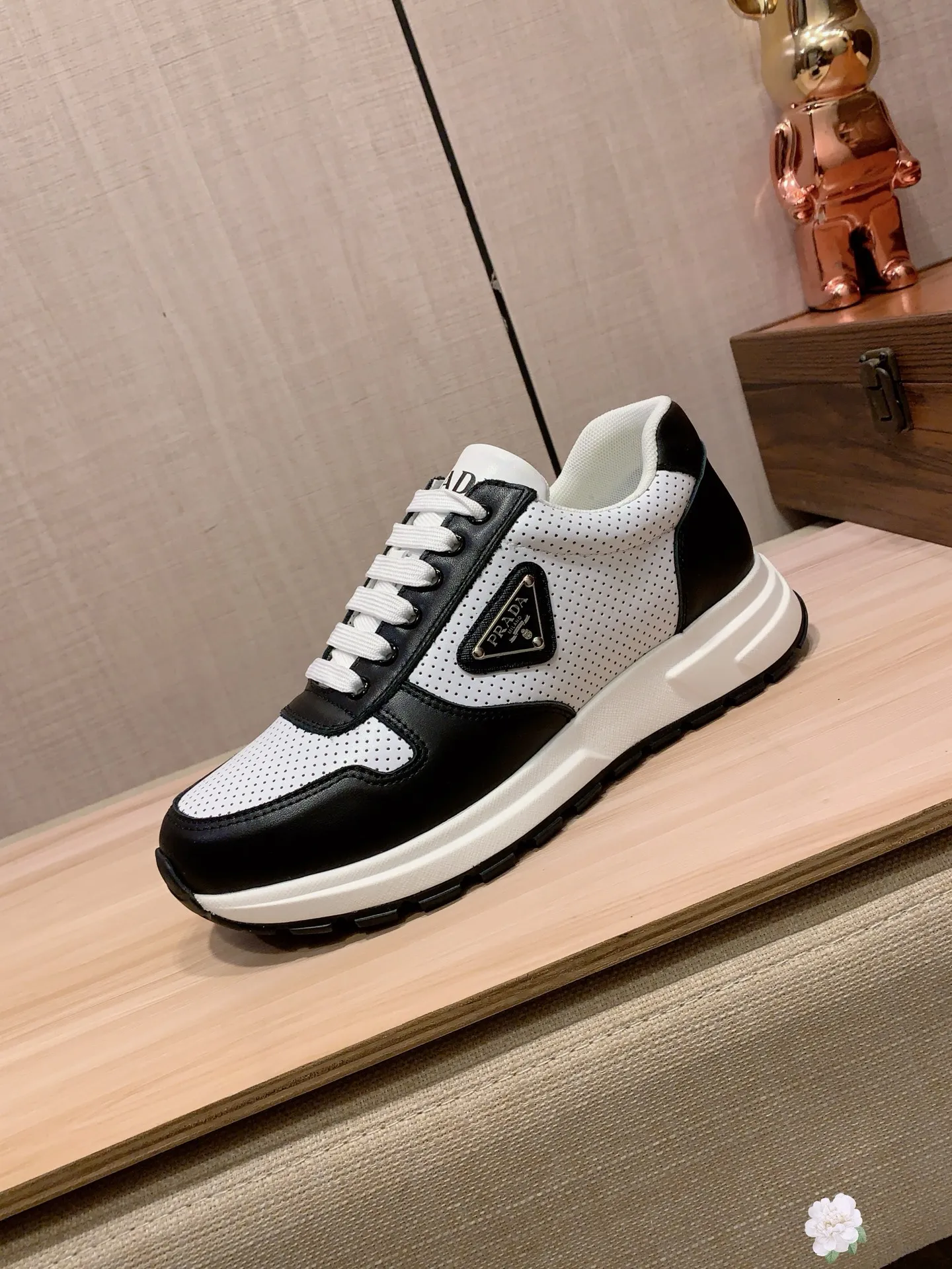 Men's Men's Shoes💰420💰💰🎩🎩[Lightning][Lightning] "PRADA*" The latest and most popular casual shoes, top brand [seduce] luxury~purchase, top~quality. [Strong] The upper is made of imported breathable cowhide with material ➕ breathable sheepskin feet (•) and fine workmanship. The original stylish and stylish soft rubber wear-resistant and non-slip outsole is light and comfortable on the feet. The real thing looks better when photographed. 085: code: 38-44, 3️⃣ colors selected